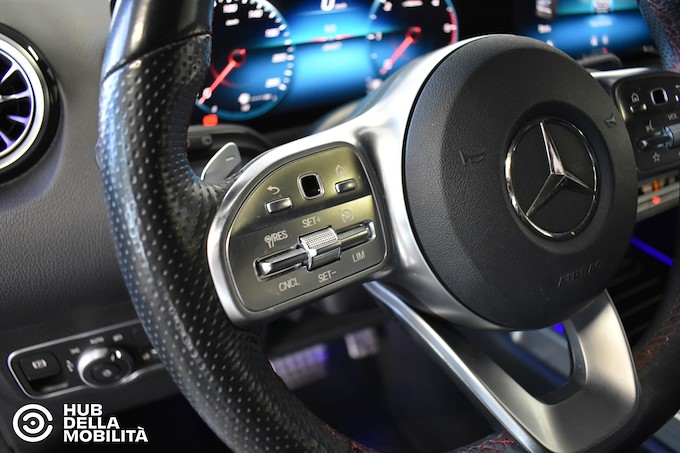 MERCEDES-BENZ GLB 200 d Automatic Premium